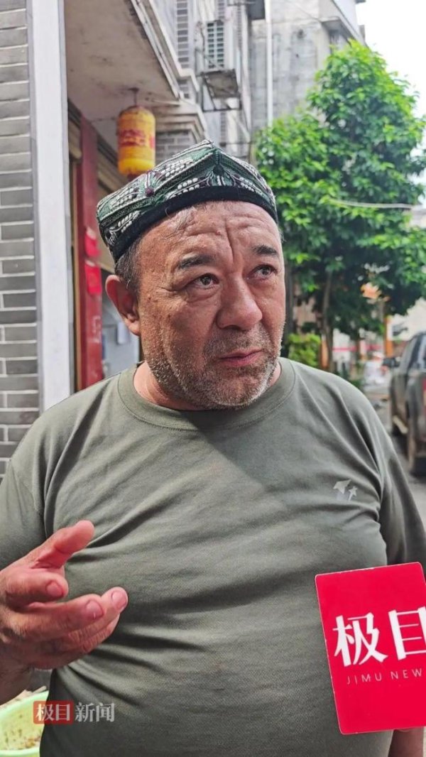 富灯网  新疆男子揣20万元买牛宰杀支援榕江 爱心跨越千里